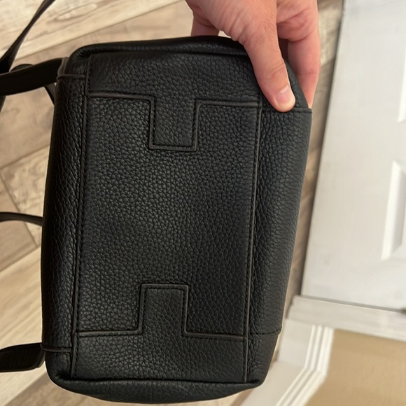 Tory Burch McGraw Back pack 🙌🏼⭐️🤩 like new condition. - Picture 5 of 6